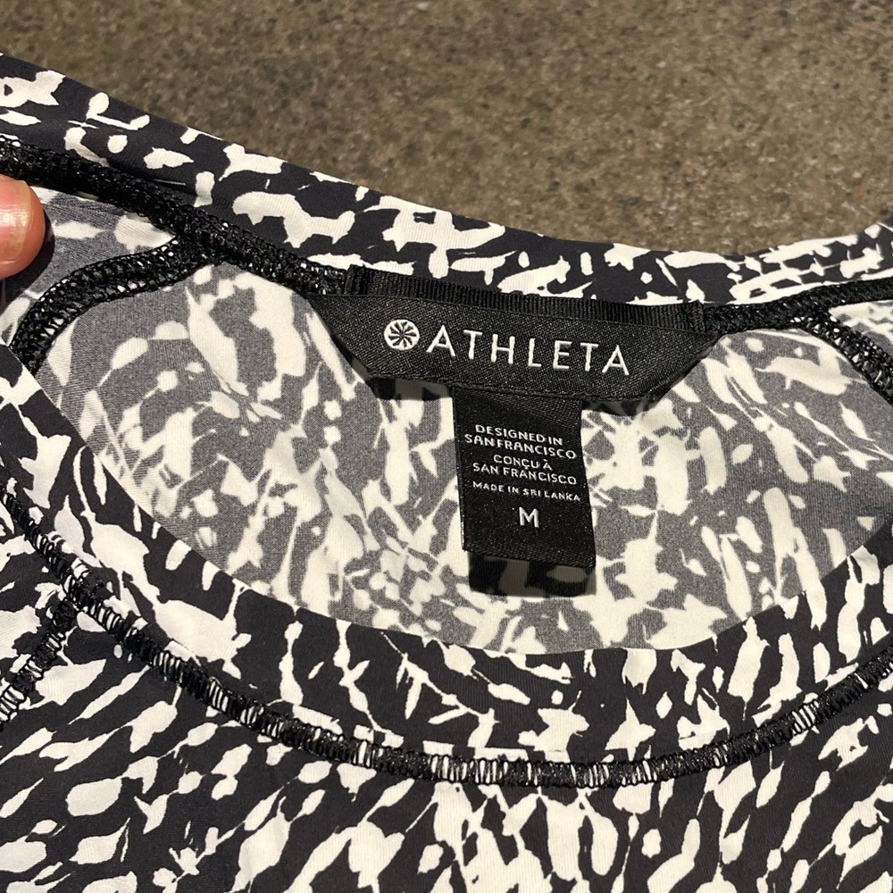Athleta loose and full length performance workout shirt. Black and white, M - Picture 2 of 4